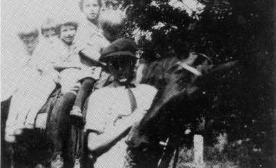 Five Smith Girls on a Horse Five Smith Girls on a Horse