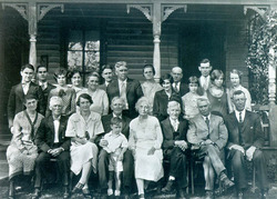 Aikman Family gathering in 1929 to celebrate 50th wedding anniversary of Martin and Melissa Reidell