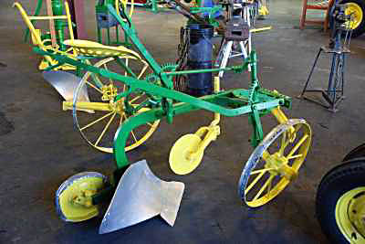John Deere One Blade, One Disk Riding Plow
